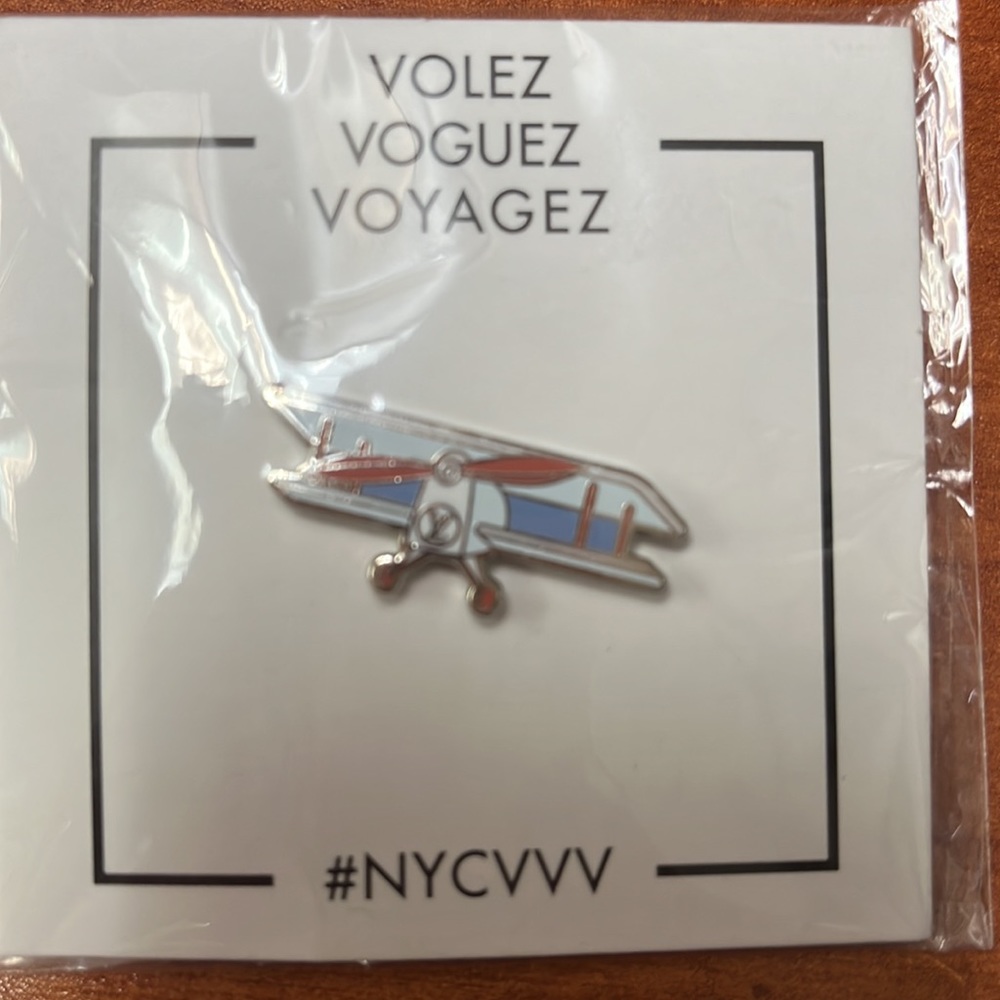 LOUIS VUITTON VVV AIRPLANE PIN FROM EXHIBITION NWT